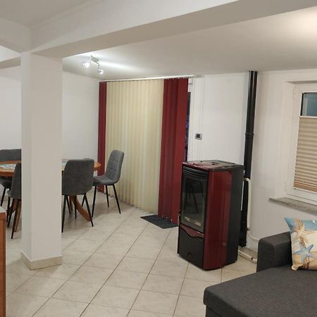 Apartma Apollonio Črni Kal Екстериор снимка