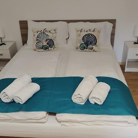 Apartma Apollonio Črni Kal Екстериор снимка