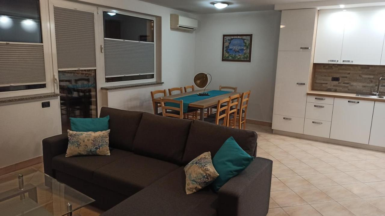 Apartma Apollonio Črni Kal Екстериор снимка