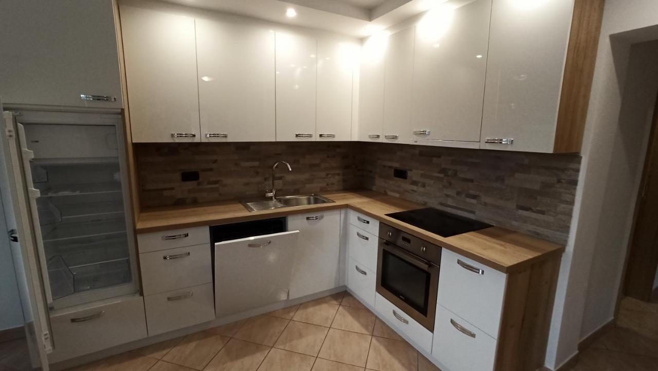 Apartma Apollonio Črni Kal Екстериор снимка