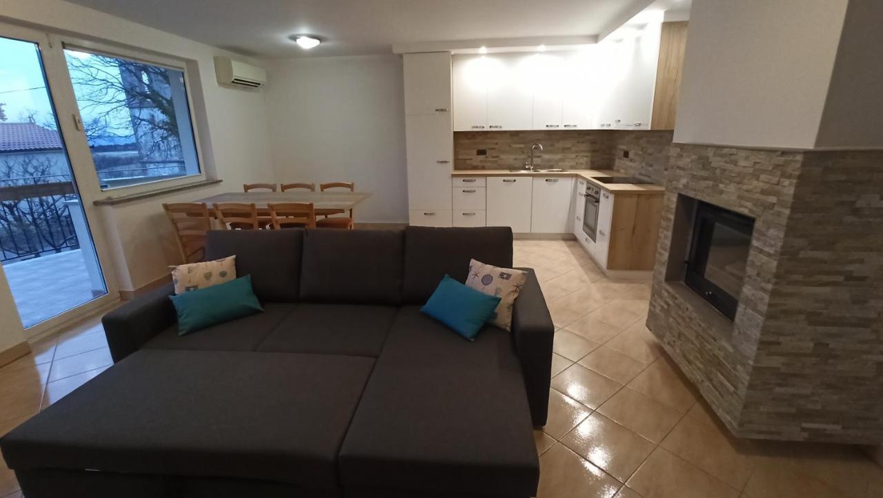 Apartma Apollonio Črni Kal Екстериор снимка