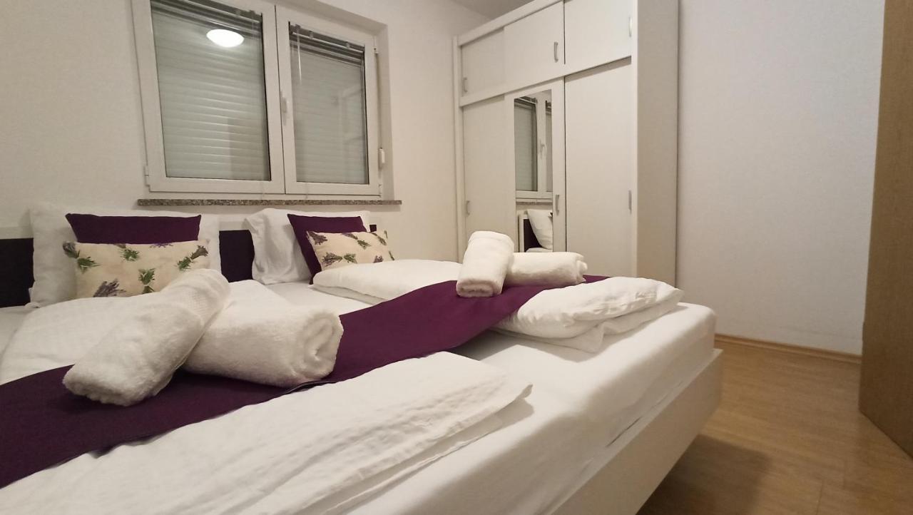 Apartma Apollonio Črni Kal Екстериор снимка