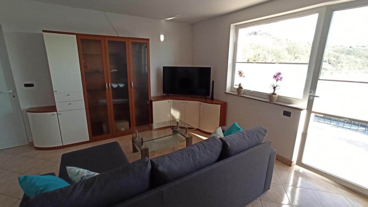 Apartma Apollonio Črni Kal Екстериор снимка