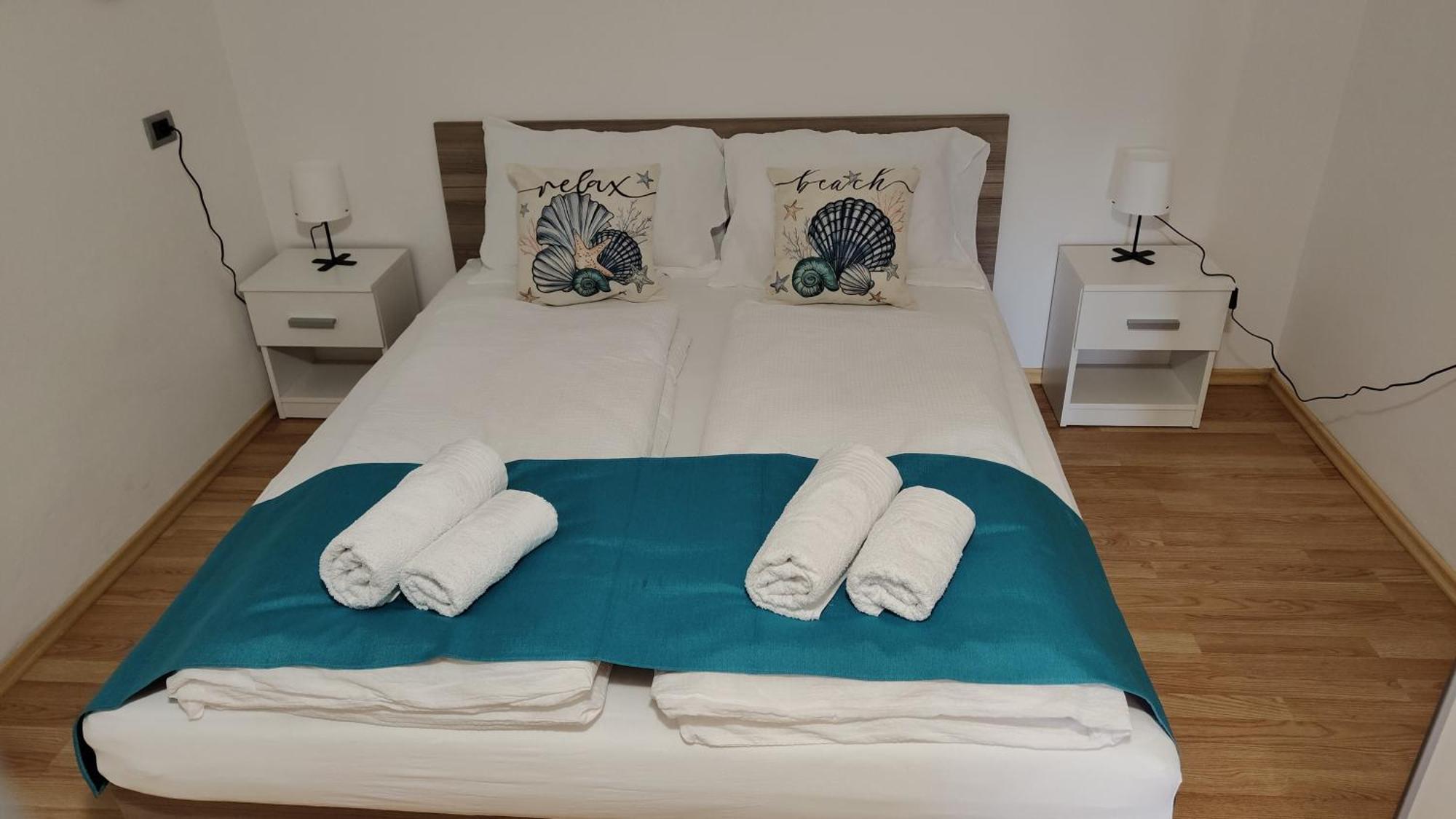 Apartma Apollonio Črni Kal Екстериор снимка